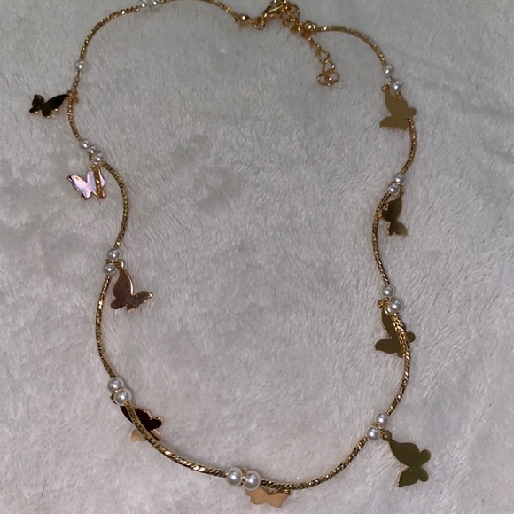 Simple and Sweet Butterfly Neckace - Picture 7 of 7